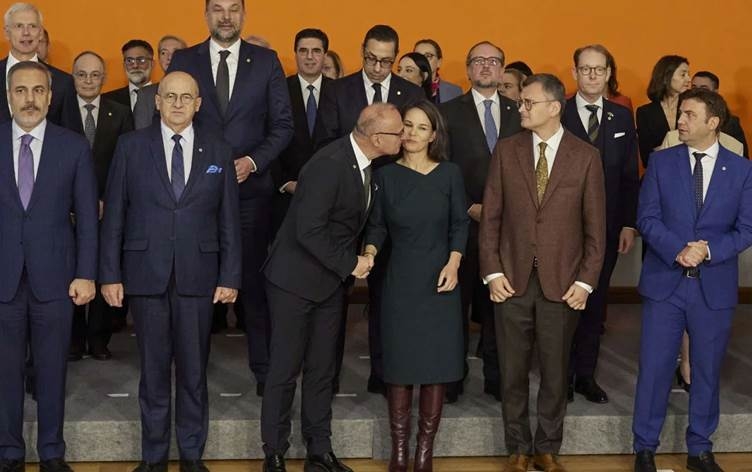 Wezîrê Xirwatistanî hewl dabû lêvên wezîra Alman maç bike: Daxuyanî da!