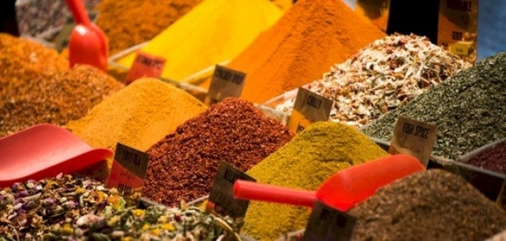 متى يجب تجنب تناول الأطعمة الغنية بالتوابل؟