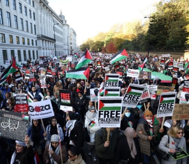 ناڕەزایەتی دەربڕینی سەدان هەزار کەس بۆ پشتیوانی لە فەلەستین لە لەندەن