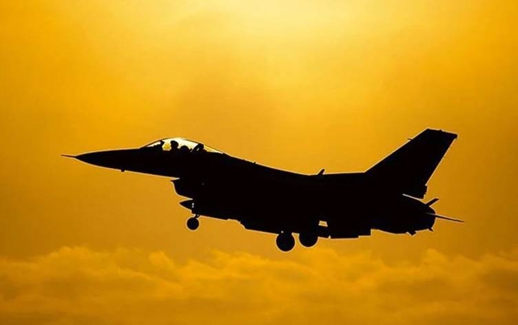 Balafireke leşkerî ya Amerîkayê li Deryaya Naverast ket