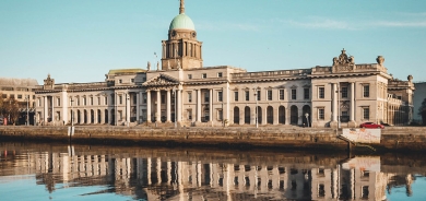 هەوڵی پەرلەمانی ئێرلەندا بۆ دەرکردنی باڵیۆزی ئیسرائیل