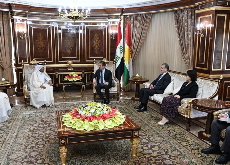 مەسرور بارزانى، سەرۆكی حکوومەتی هەرێمی كوردستان، پێشوازیى له‌ حسێن عه‌لى ساڵح ئه‌لفه‌زاله‌ کونسوڵى گشتيى قەتەڕ له‌ هه‌رێمى كوردستان كرد.