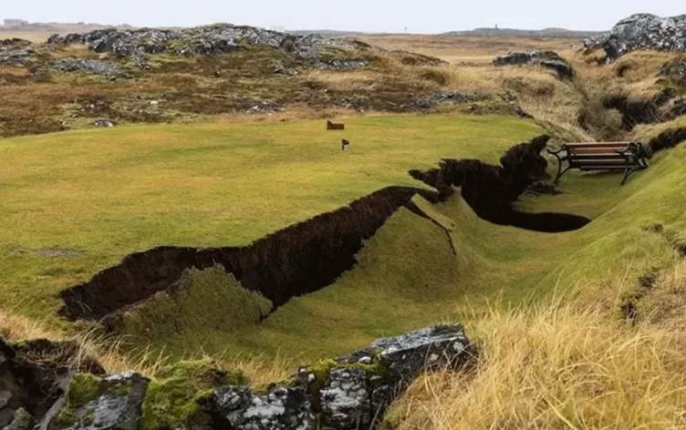 Li Îzlandayê di du hefteyan de 20 hezar erdhej: Rewşa awarte hat ragihandin!