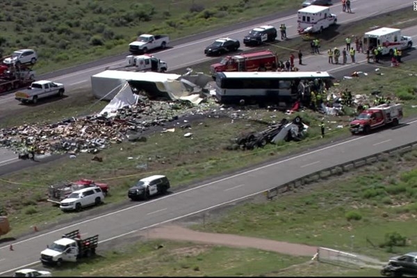 لە ڕووداوێکی هاتووچۆ لە توسکاراواسی ئەمریکا سێ كەس گیانیان لەدەستدا