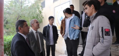 بەڕێوەبەری گشتی ڕەوشی قوتابخانەکانی سنووری پەروەردەی خەبات بەسەر دەکاتەوە