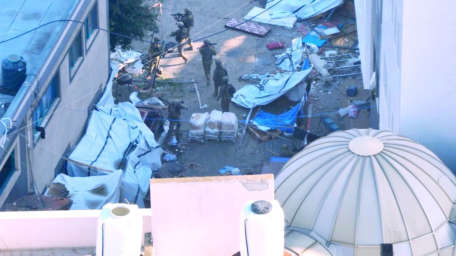 نتنياهو يتحدى العالم باقتحام «مجمع الشفاء»