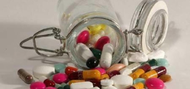 طبيب يحذر: نصف المضادات الحيوية المتناولة مضرّة بالكلى