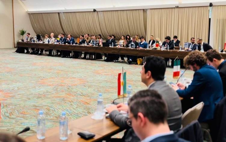 Kurdek bi alaya Kurdistanê beşdarî civîna ciwanan a partiyên Ewropayê bû