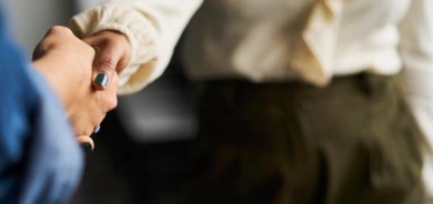 تعرّف على أسباب التعرّق المفرط لليدين وطرق إدارته