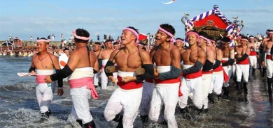 شانی میكۆش   لە شێوەی گومەز