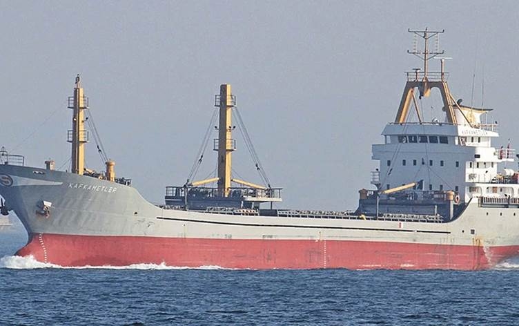 Keştiyeke Tirkiyeyê bin av bû: 12 kes winda ne