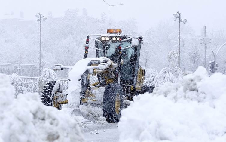 Li 8 navçeyên Erziromê dibistan ji ber berfê hatin girtin