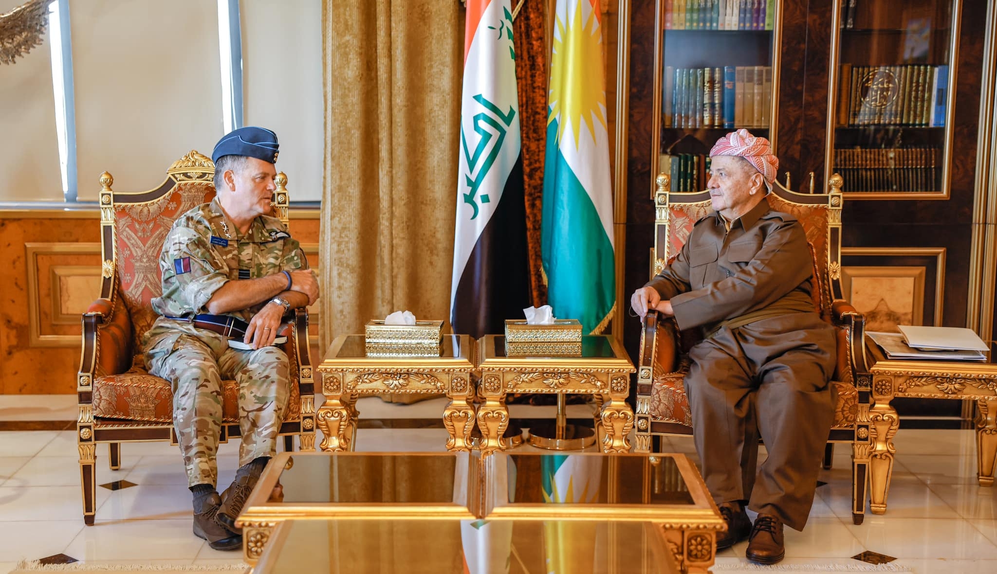 سـەرۆک بارزانی پێشوازی لە گه‌وره‌ ڕاوێژكارى به‌رگريى به‌ريتانى له‌ ڕۆژهه‌ڵاتى ناوه‌ڕاست و باكوورى ئافريكا و شاندێكى سه‌ربازيى ياوه‌رى دەکات