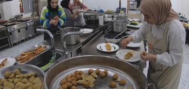 AMED - Odeya Bazirganiyê xwarinên Kurdî fêrî jinan dike: ‘Xwarinên Kurdî gelekî xweş in’