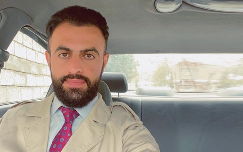 پەیوەندی کەسی و خزمایەتی ئامرازێکە بۆ دەسکەوتنی کار سەرەڕای هەبوونی بڕوانامە و شارەزایی .