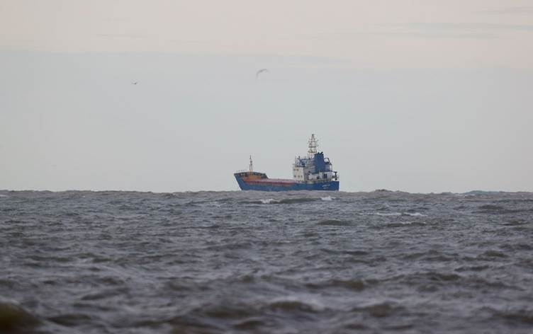 Li girava Lesbosê keştiyek bin av bû: 13 kes winda bûn