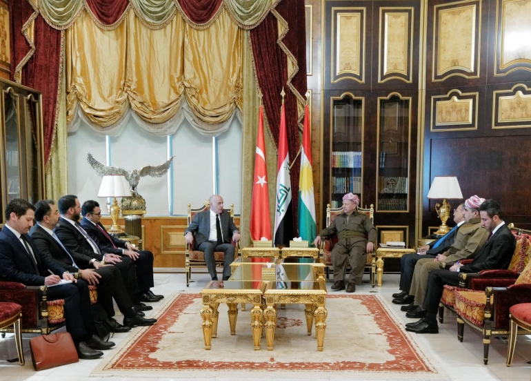 ســــەرۆک بــــارزانی پێشوازی لە باڵێۆزی تورکیا لە عێراق دەکات