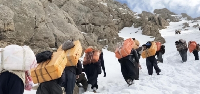 Iranian Border Guards Open Fire on Kurdish Kolbers, Injuring Several Including Teenagers