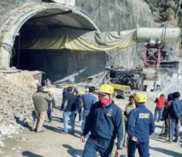 ئۆپەراسیۆنی ڕزگارکردنی ٤١ کرێکار دوای ١٧ ڕۆژ لە ژێر پاشماوەی تونێلێک لە هیندستان