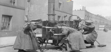 دیمەنە سەیرەكان: دیمەنی قیرتاوكردنی شەقامەكانی لەندەنی پایتەختی بەریتانی مەزنە