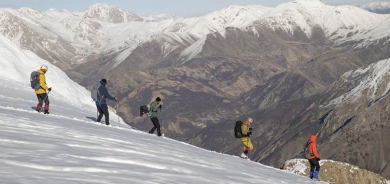 DÊRSIM - Çiyayê Tûjik ku bi berfê xemiliye geştyaran ber bi xwe ve dikişîne