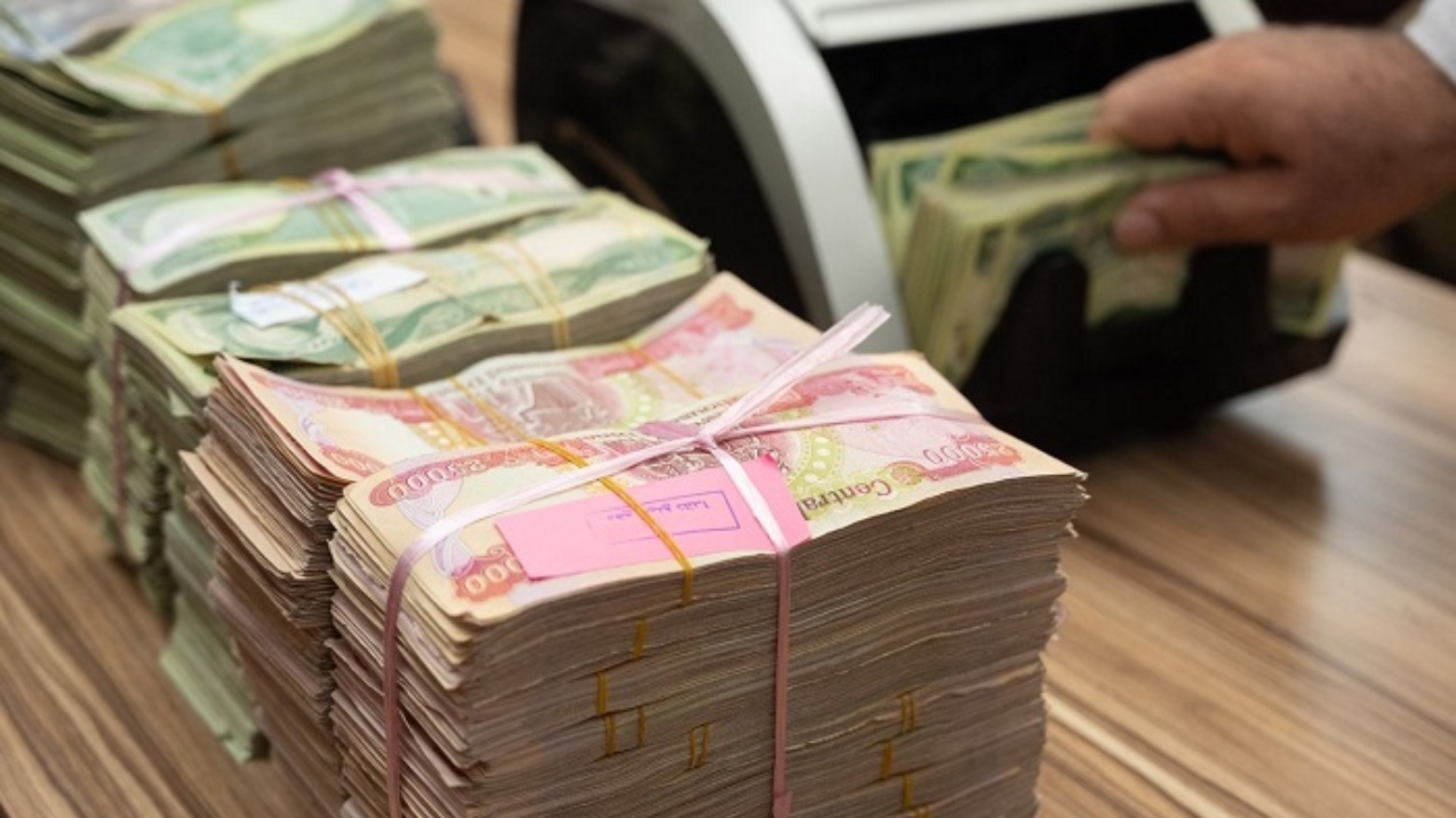 المالية الاتحادية تطلق قرضاً بقيمة 700 مليار دينار لتمويل رواتب موظفي إقليم كوردستان