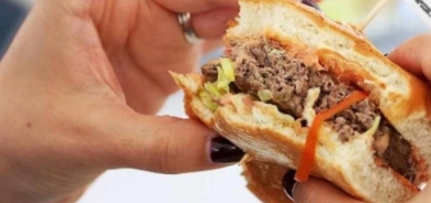 دراسة تحذر: تناول الأطعمة غير الصحية لتخفيف التوتر قد يأتي بنتائج عكسية