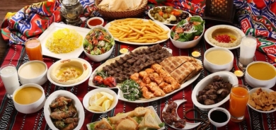 طرق سحرية للتخلص من التخمة بعد وجبة دسمة