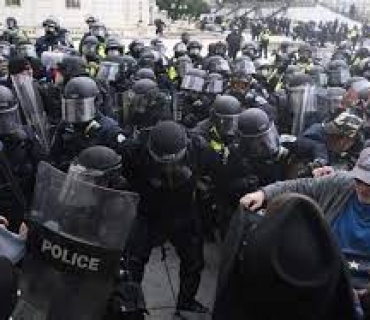 دەستگیرکردنی ژمارەیەک لە چالاکانی دژی شەڕ لە باڵەخانەی کۆنگرێسی ئەمریکا