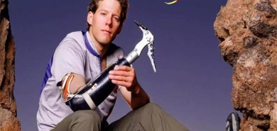 لەپێناو ژیانیدا دەستێكی بڕیەوە