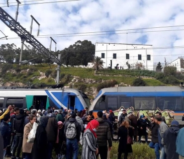 بەهۆی پێکدادانی دوو شەمەندەفەری میترۆ لە چین ٥١٥ کەس بریندار بوون.