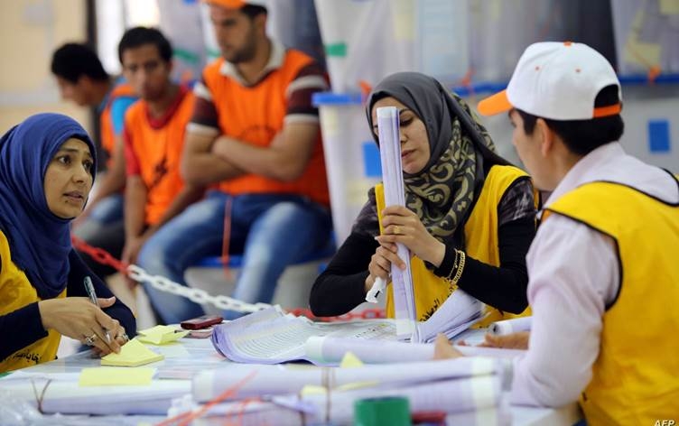 المفوضية تقرر إجراء العد والفرز اليدوي لبعض محطات الاقتراع الخاص