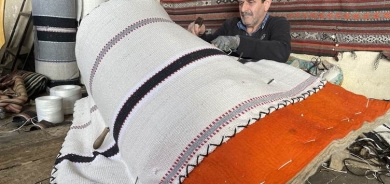 Li Xarpêtê hostayekî 69 salî kurtanan çêdike: ‘Ev pîşe dê bi min re bimire’