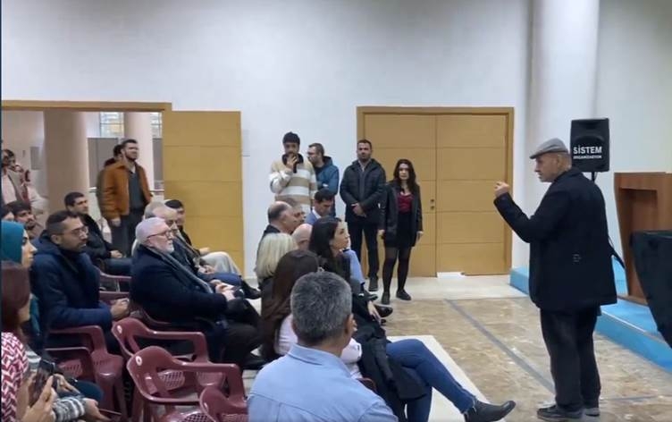 Berken Bereh organîzatorên pêşengeha Amedê protesto kirin: Bimire koledarî