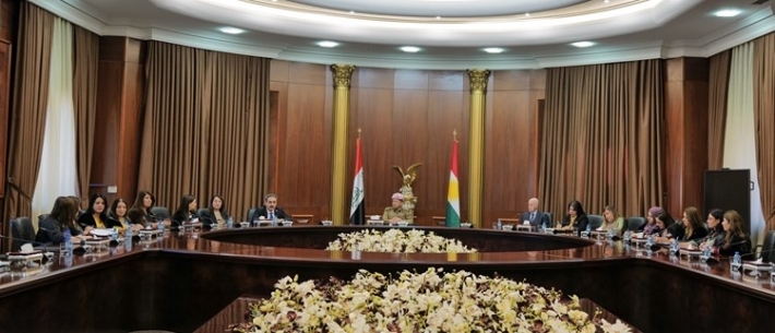 سەرۆك بارزانی لەگەڵ سكرتاریەتی یەكێتیی ئافرەتانی كوردستان كۆبوویەوە