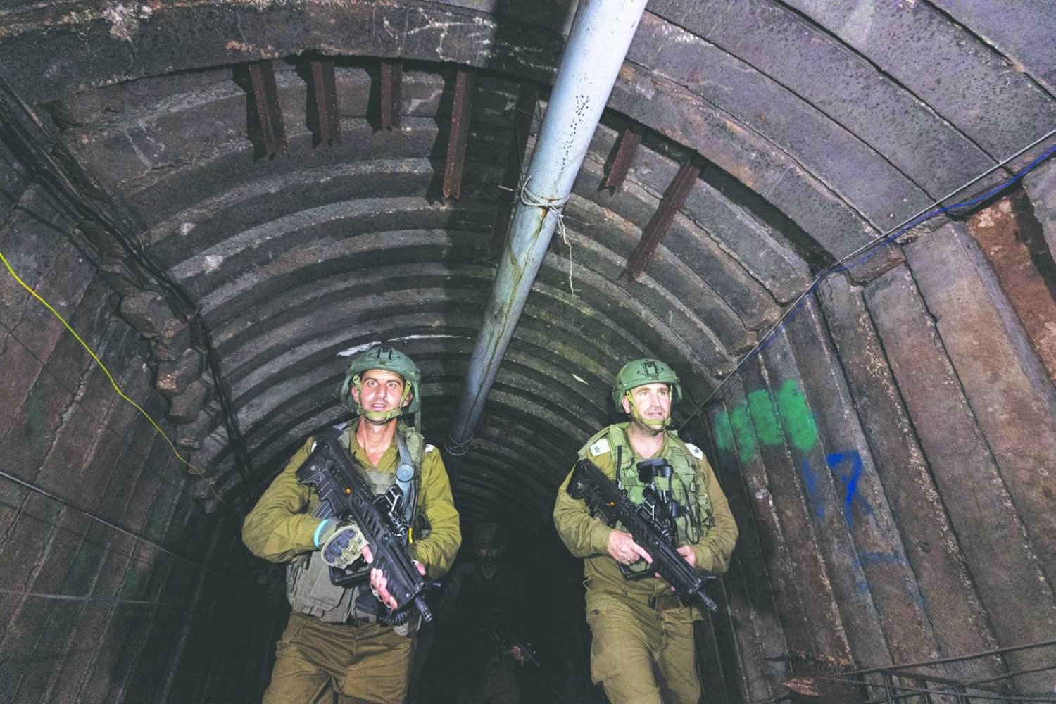 أوستن في المنطقة لمنع توسع الحرب