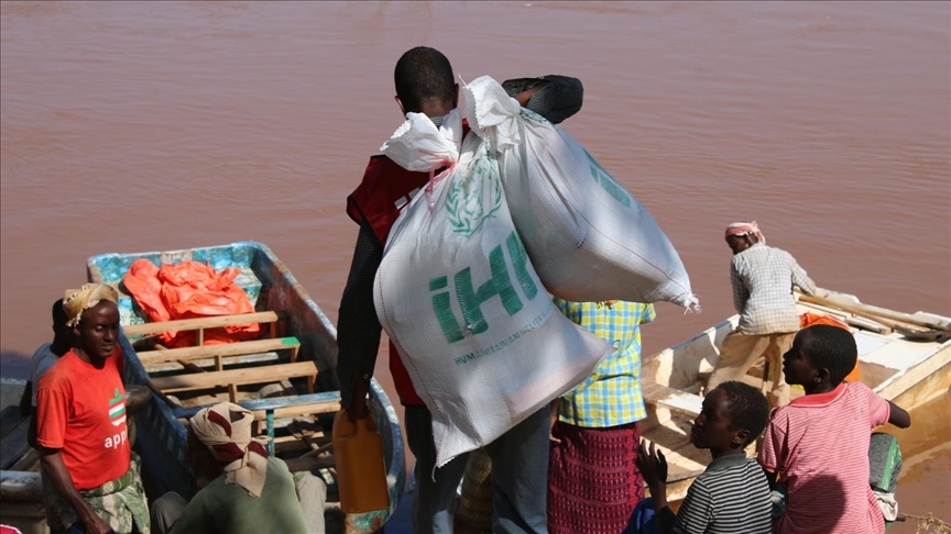 ناردنی هاوکارییە مرۆییەکانی تورکیا بۆ لێقەوماوانی لافاو لە سۆماڵ