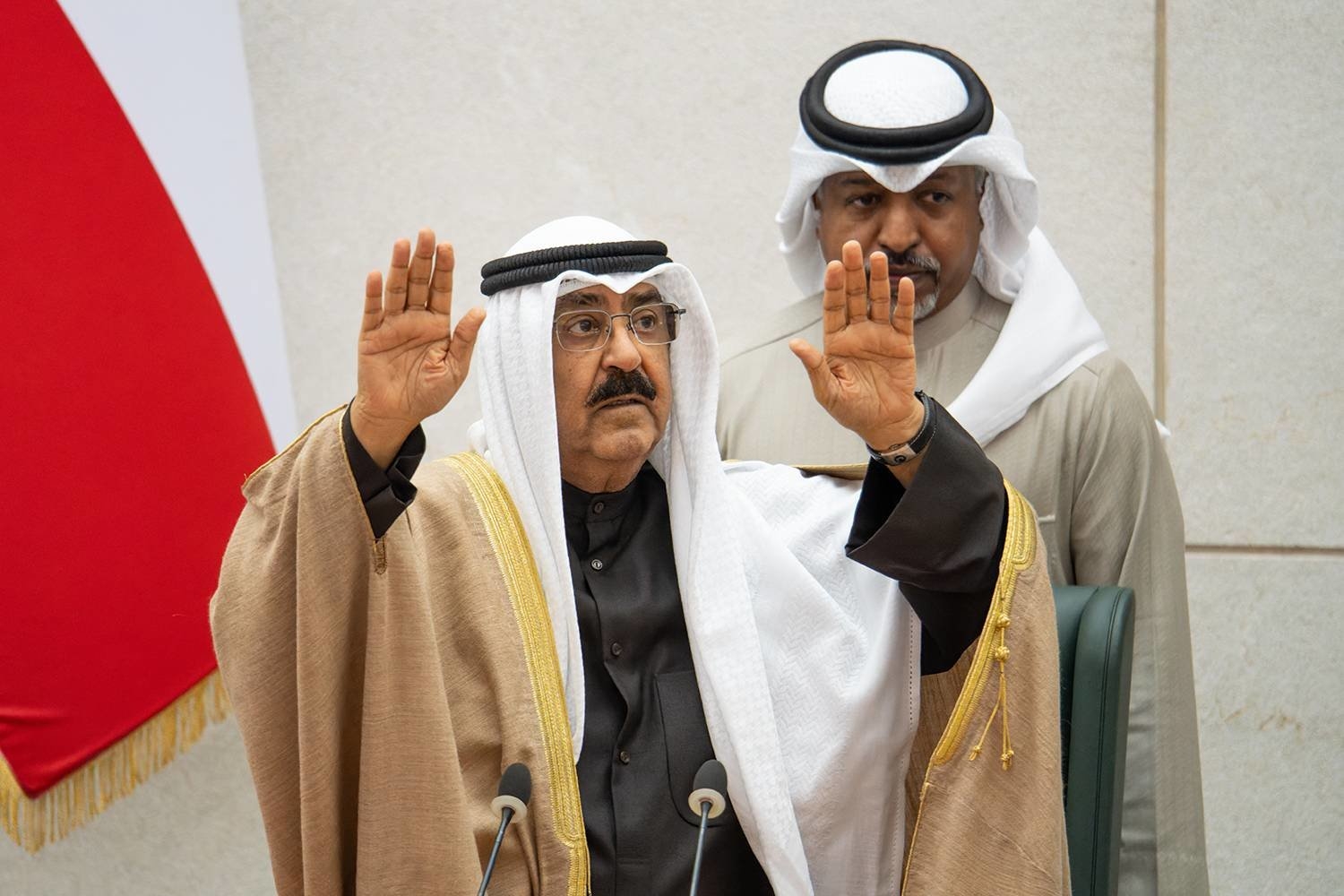 الشيخ مشعل الأحمد الجابر يؤدي اليمين الدستورية أميراً للكويت