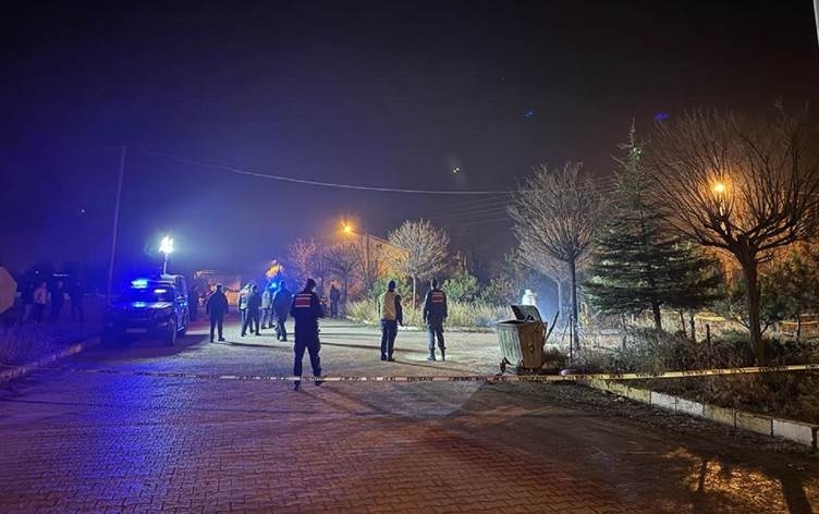 Li bajarekî Tirkiyeyê 4 kes bi çekê hatin kuştin: 3 jin in