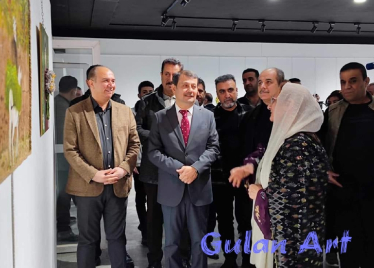 خانمە هونەرمەند (خەجێ خدر) یەكەم پێشانگەی تایبەتی خۆی كردەوە