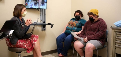 خبراء: حان الوقت للانتقال من مبدأ «الطبيب أعلم» !