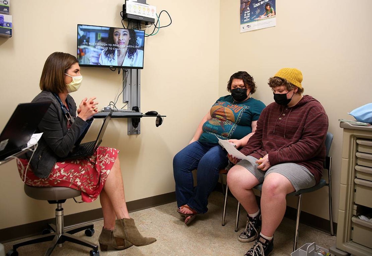 خبراء: حان الوقت للانتقال من مبدأ «الطبيب أعلم» !