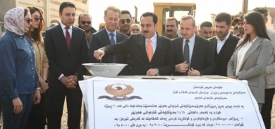 بكلفة تصل الى 300 مليون دينار .. محافظ أربيل يضع حجر الأساس لمشروع بناء وتبليط الشوارع في منطقتين