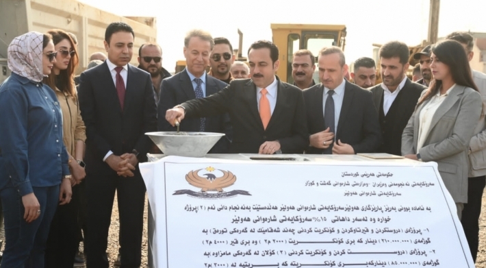 بكلفة تصل الى 300 مليون دينار .. محافظ أربيل يضع حجر الأساس لمشروع بناء وتبليط الشوارع في منطقتين