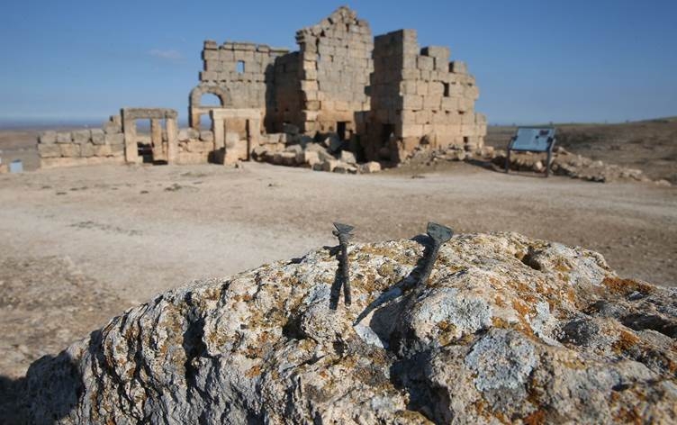 Li Keleha Zerzevanê amûrên neştergeriyê yên 1800 salî hatin dîtin