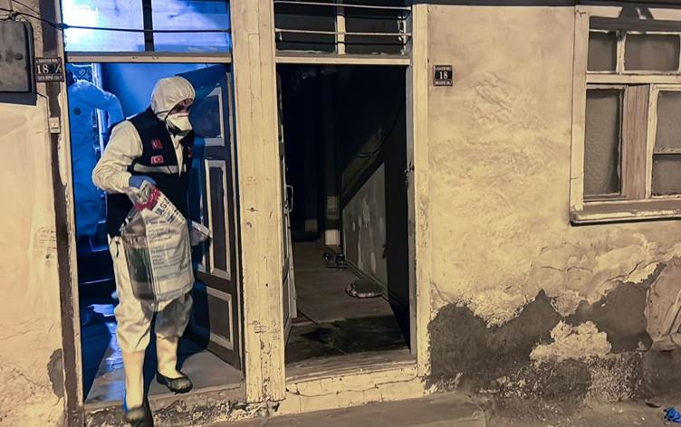 Çankiri– Kesekî bavê xwe kuşt û paşê hewl da di sobeyê de bişewitîne!