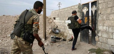 Efrîn: Çekdarekî Emşatê xaniyê Kurdekî bi 800 dolarî firot