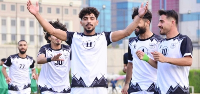 هەندرێن پشت بە ڕاهێنەرێكی لاو دەبەستێت