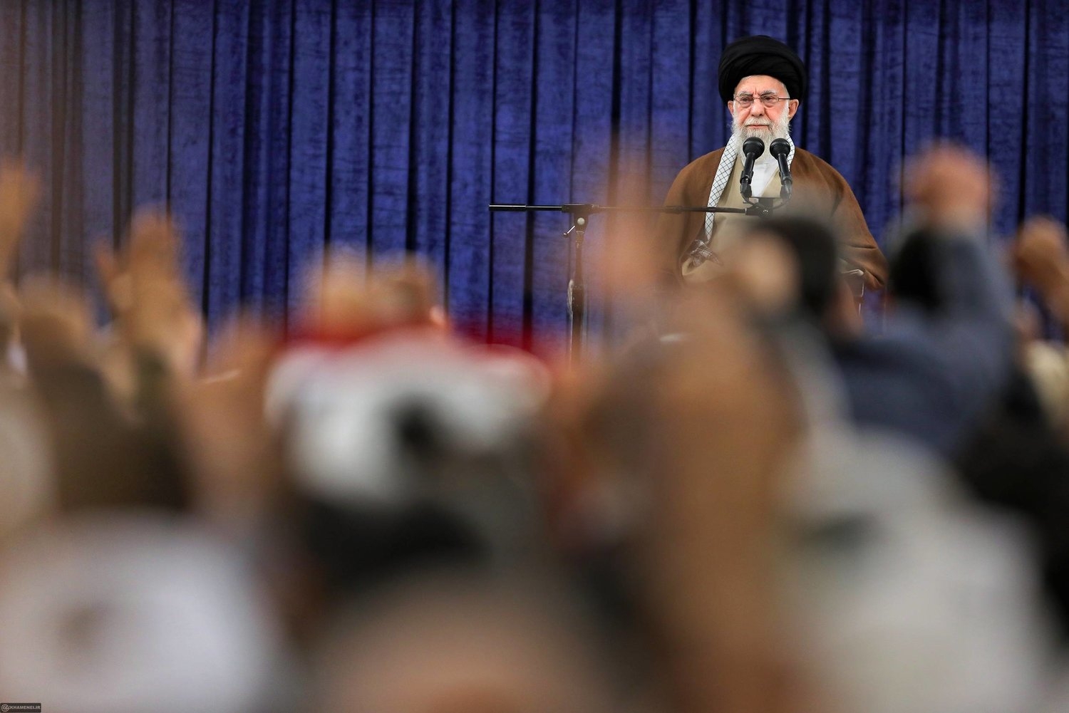 خامنئي يدعو الإيرانيين إلى انتخابات برلمانية «تنافسية»