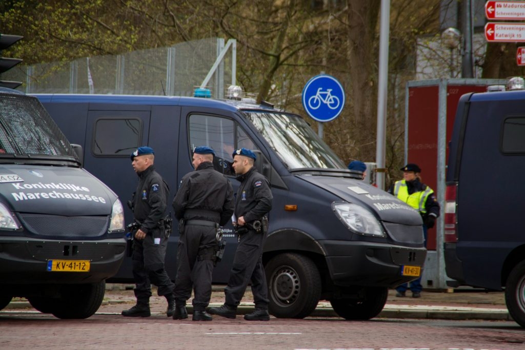 بەهۆی تەقەکردن لە ناوەندێکی ویلایەتی فلۆریدا دوو کەس کوژران و بریندار بوون